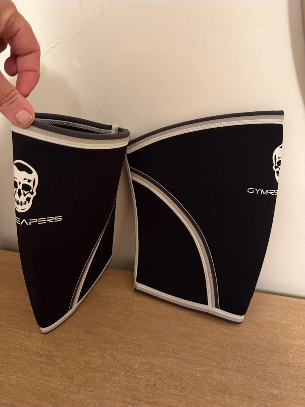Black & White Gymreapers knee sleeves